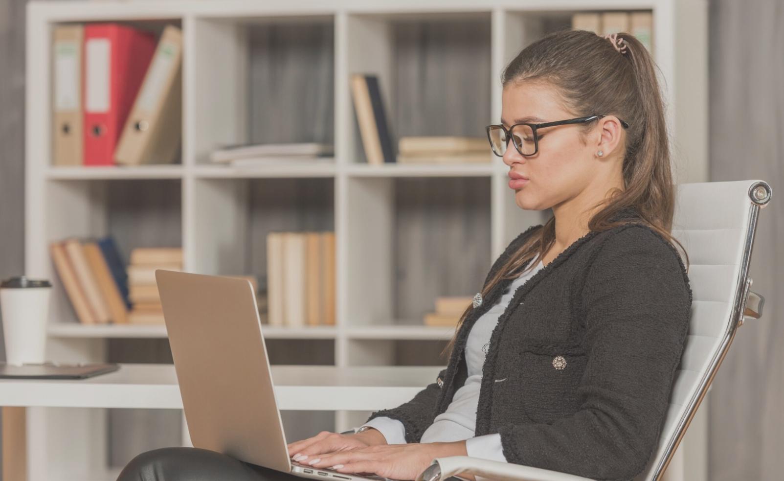 Financial analysis learning environment with practical tools and resources